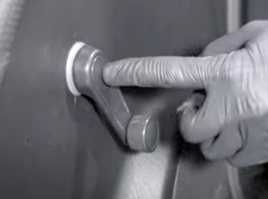 诊断一个松散的电动车窗调节器